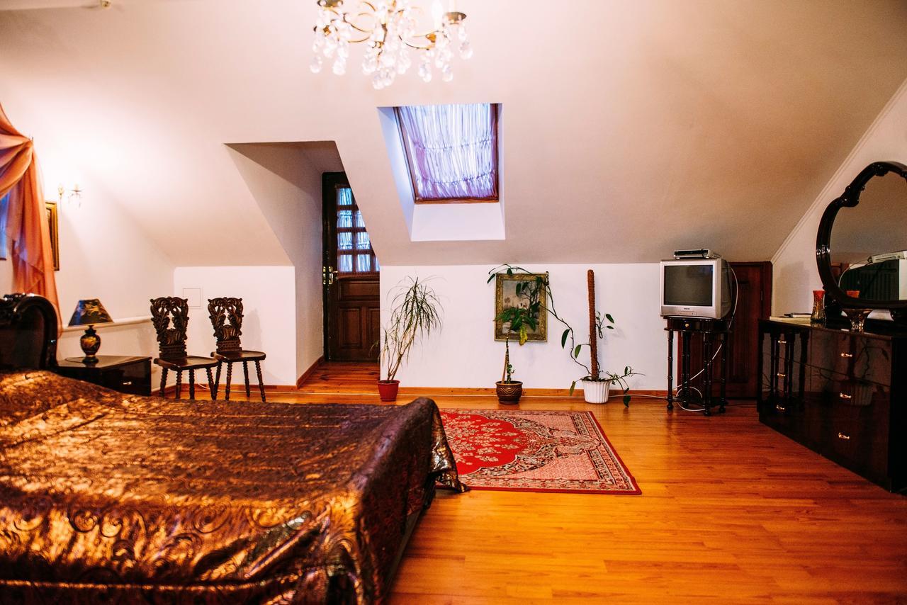 Antique House Hotel Doebno Buitenkant foto