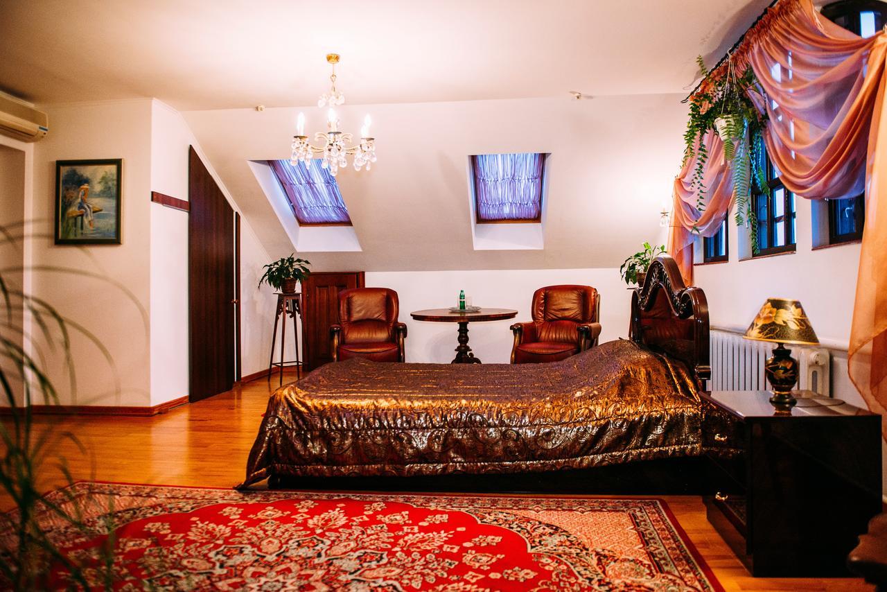 Antique House Hotel Doebno Buitenkant foto